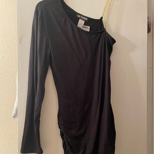 Little black dress with gold chain 🖤
